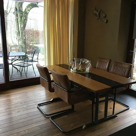 Das Forsthaus בולאנז'
